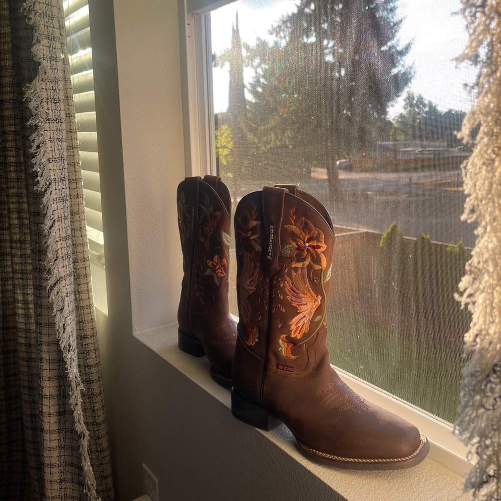 Rio Grande Brown Western Boots with Floral Embroidery